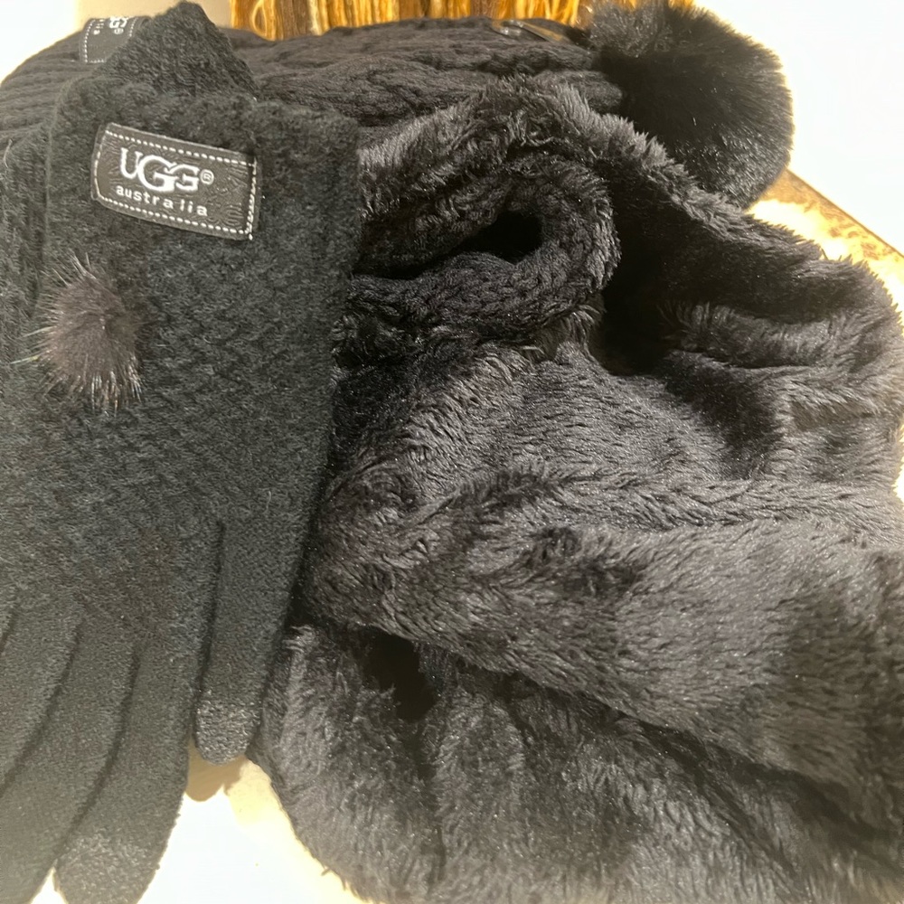 UGG Black Hat, Infinity Scarf & Glove Set - Picture 2 of 2